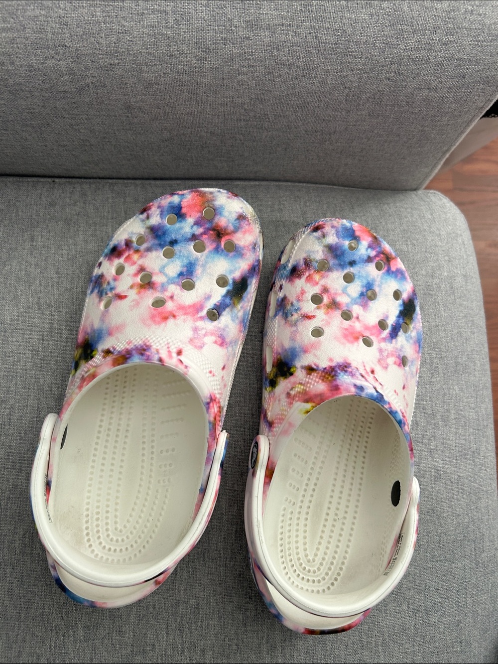 CROCS woman’s sz 8,  White Tie-Dye Classic Clog with Pink, Blue & Purple Accents